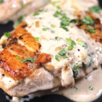 Chicken breast with cream sauce Blanc de poulet à la crème-Traiteur Yulmaz -Alger